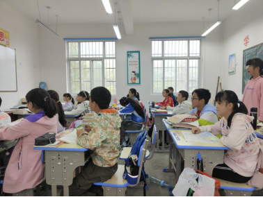 2021101114341633934085257082077.png 愛心捐贈桌椅 情暖三槐師生238.png